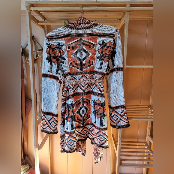 Vintage 70s Bobbi Ann of Boston printed shawl collar, long cardigan with tie. - Picture 3 of 9